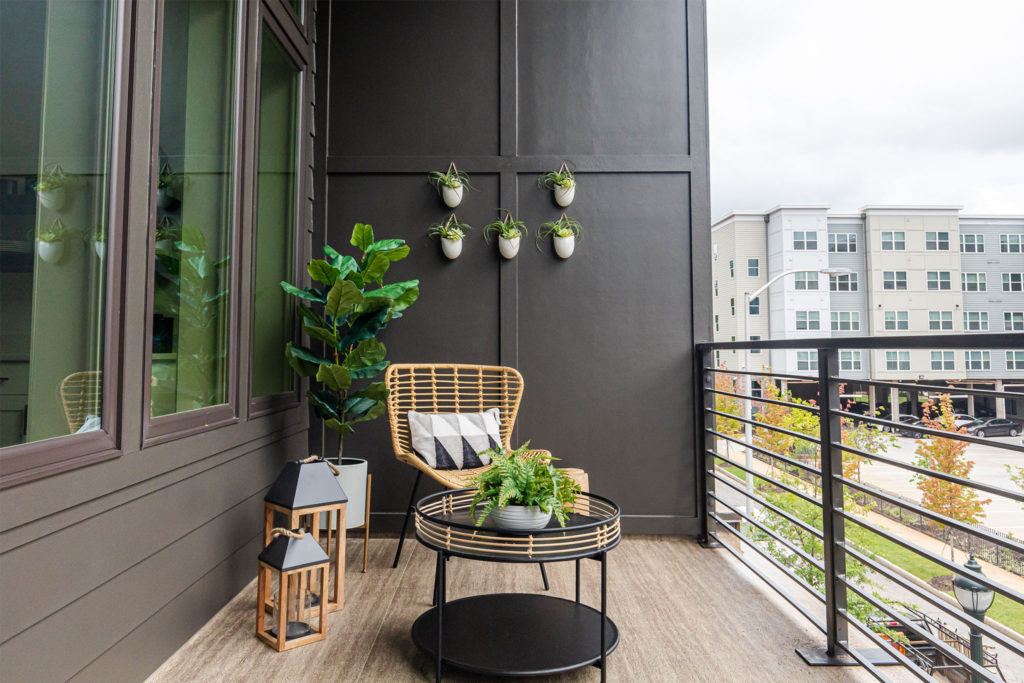 balcony decluttering